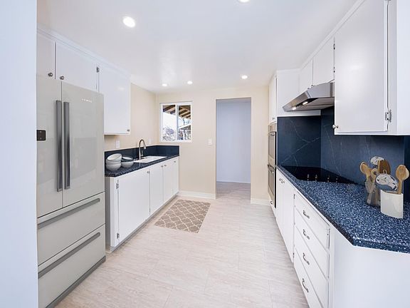 4th image of 1511 Yosemite Dr
