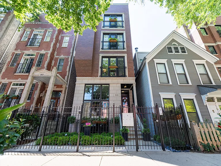 919 W Altgeld St #2 — Photo 1
