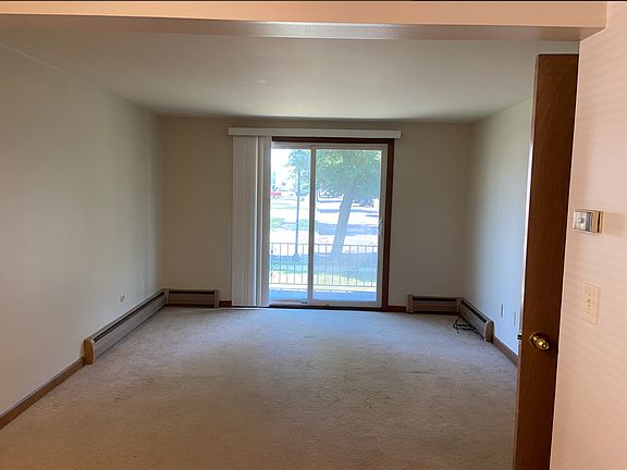 2nd image of 425 Saint Lawrence Ave