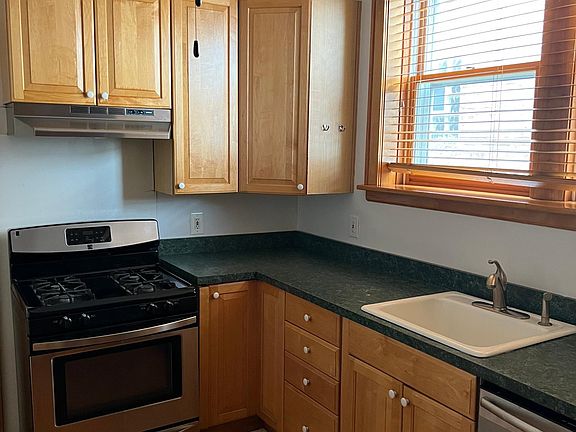 5th image of 6649 N Maplewood Ave #1