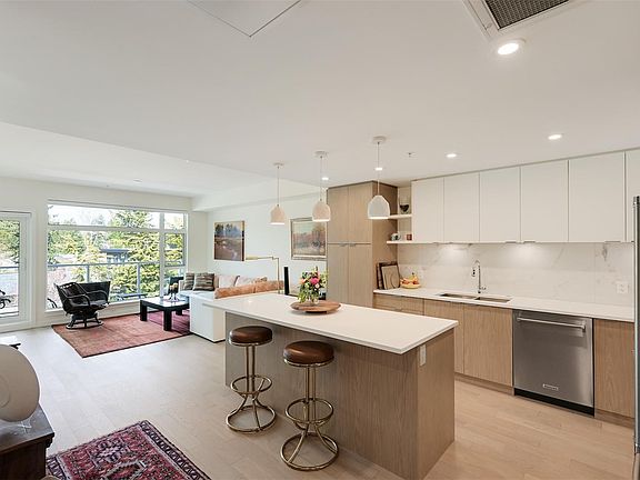 4th image of 5120 Cordova Bay Rd #301