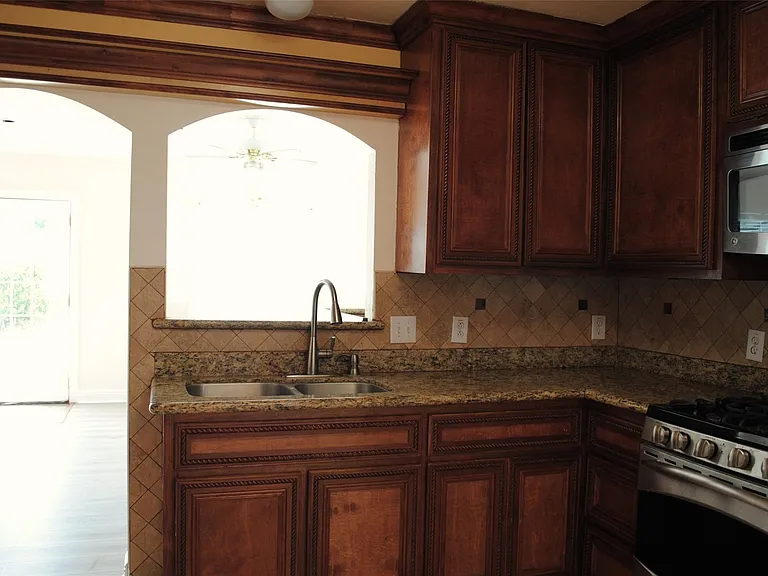 3910 Starbridge Pointe Ln — Photo 10