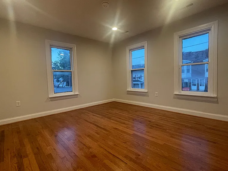 523 Baltimore St #4 — Photo 10