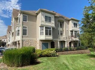 218 Kensington Ln, Livingston, NJ 07039