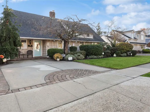 72 Brittle Lane, Hempstead, NY 11801