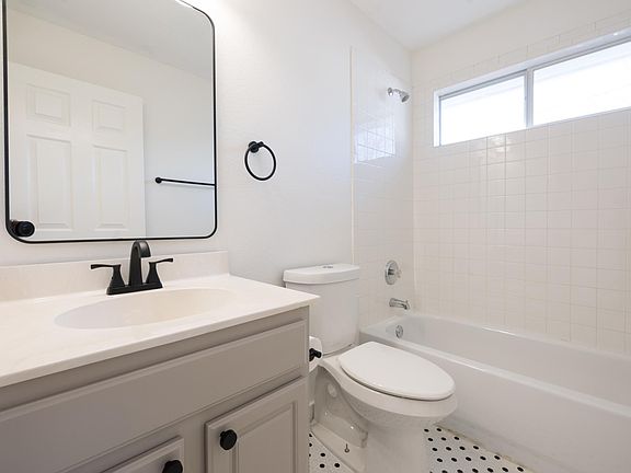 3rd image of 2210 Holly St #B