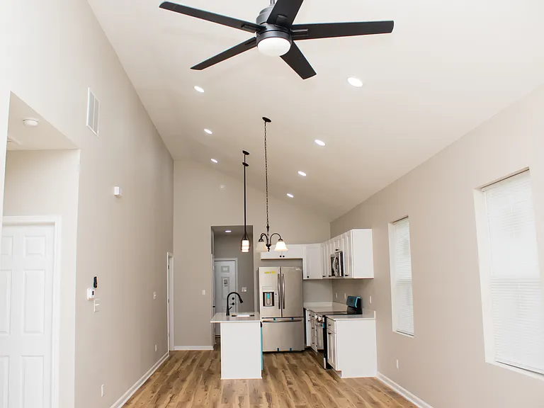 2109 Singleton St — Photo 2