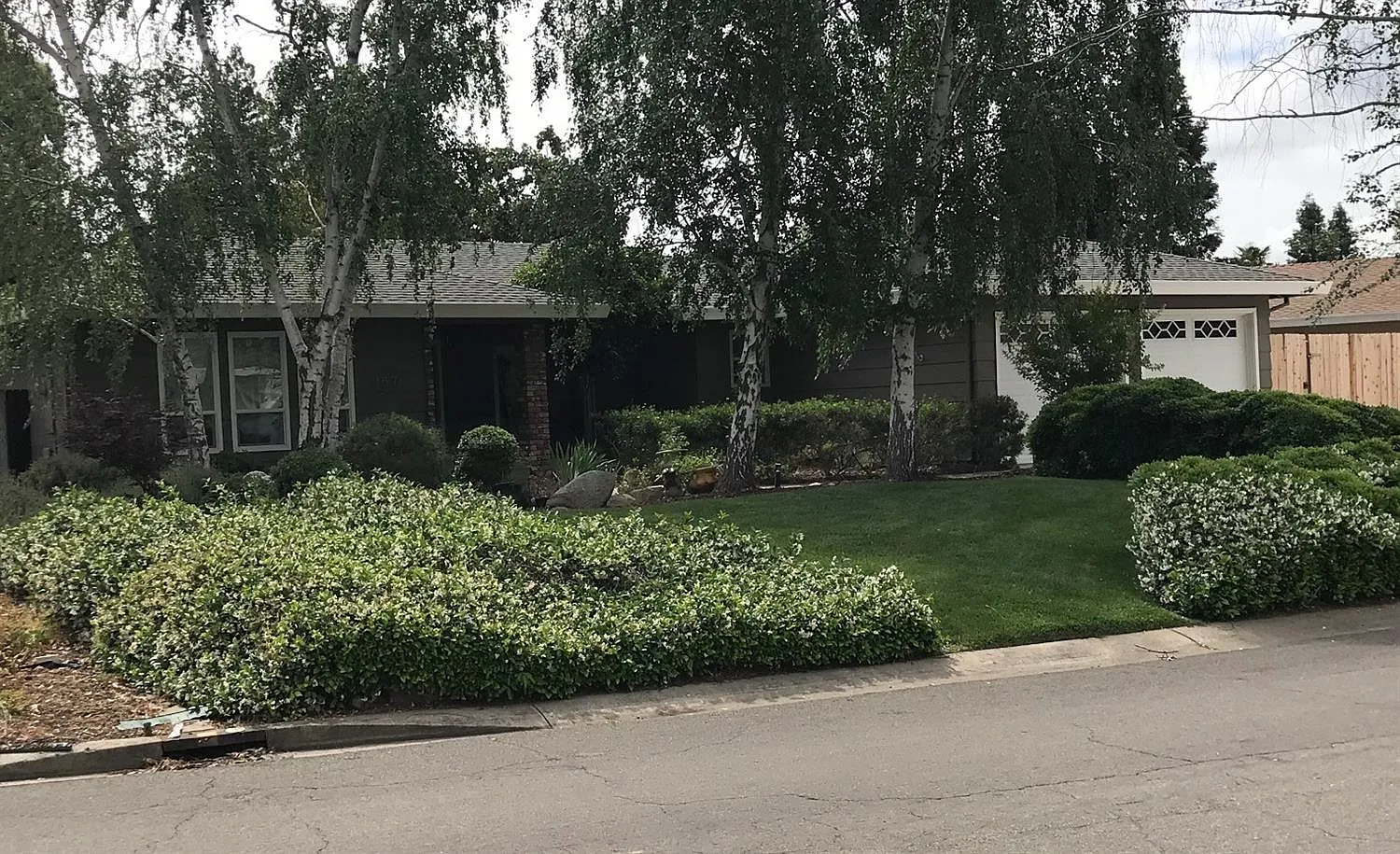 1576 Jones Rd photo 1