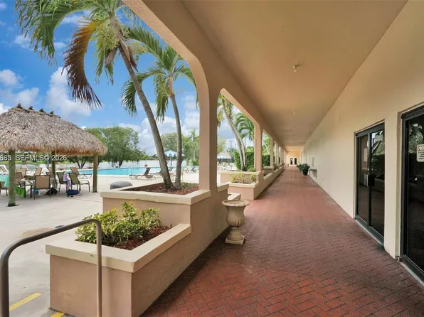 440 Lakeview Dr APT 204, Weston, FL 33326