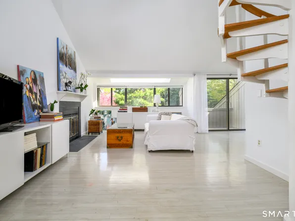 32 Whitney Glen #32, Westport, CT 06880