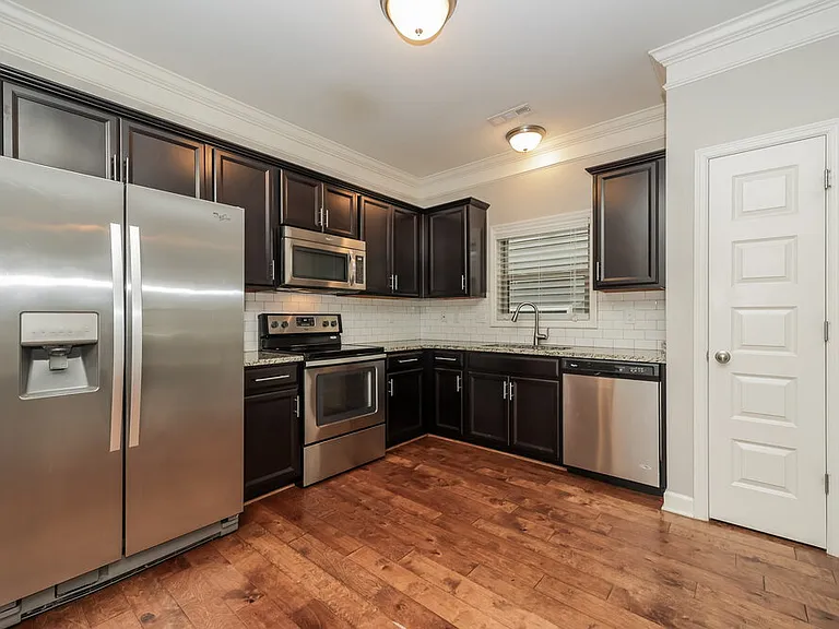 2237 Dale View Dr — Photo 8