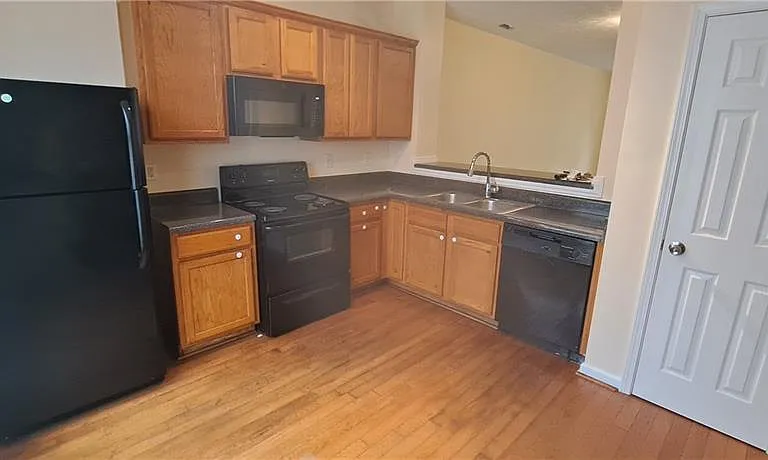 4330 Park Gate Dr — Photo 4