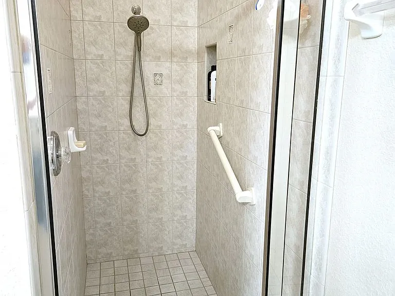 4528 Cancello Grande Ave — Photo 33
