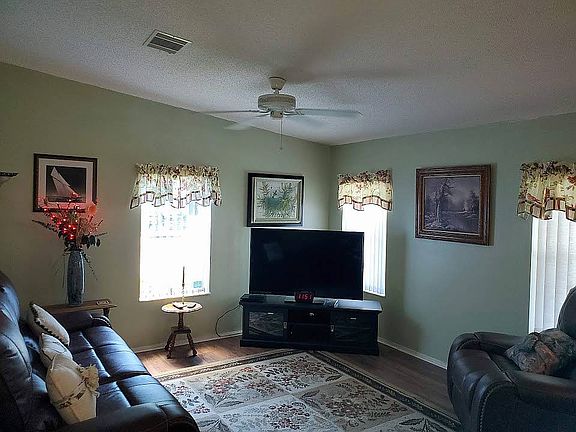 2nd image of 9 Winthrop Ln