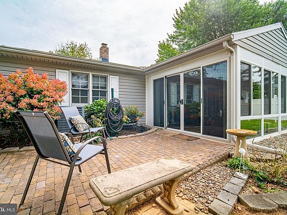 4th image of 864 Elham Dr