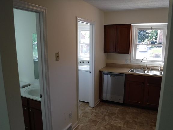 1/2 bath also off of kitchen