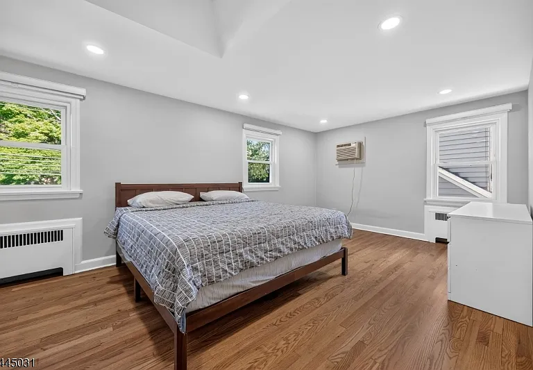 29 Laurel Ave — Photo 13