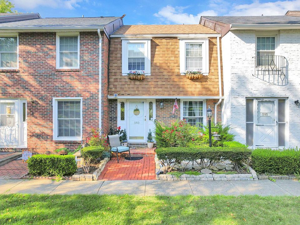 1st image of 583 Simbury St