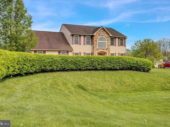 408 Pleasant View Dr, Douglassville, PA 19518