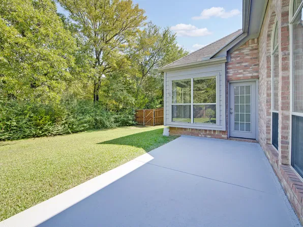 1395 Forest Creek Dr, Lewisville, TX 75067
