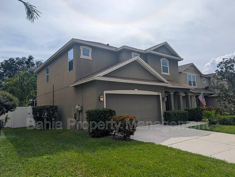 4 bed, 2.5 bath, 2242 sqft, $3,499 — Photo 2