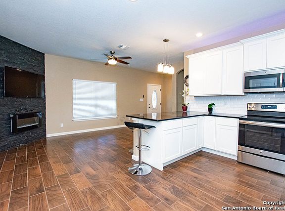 5th image of 610 Marchmont Ln
