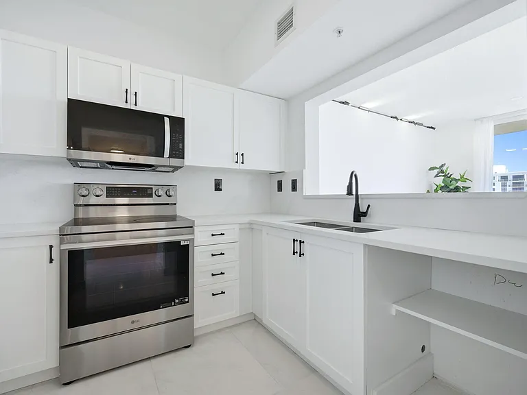 3020 NE 32nd Ave #1407 — Photo 7