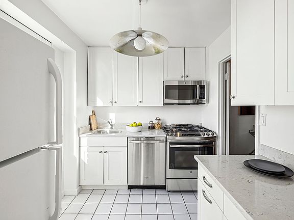 5th image of 111 E 85th St #24D