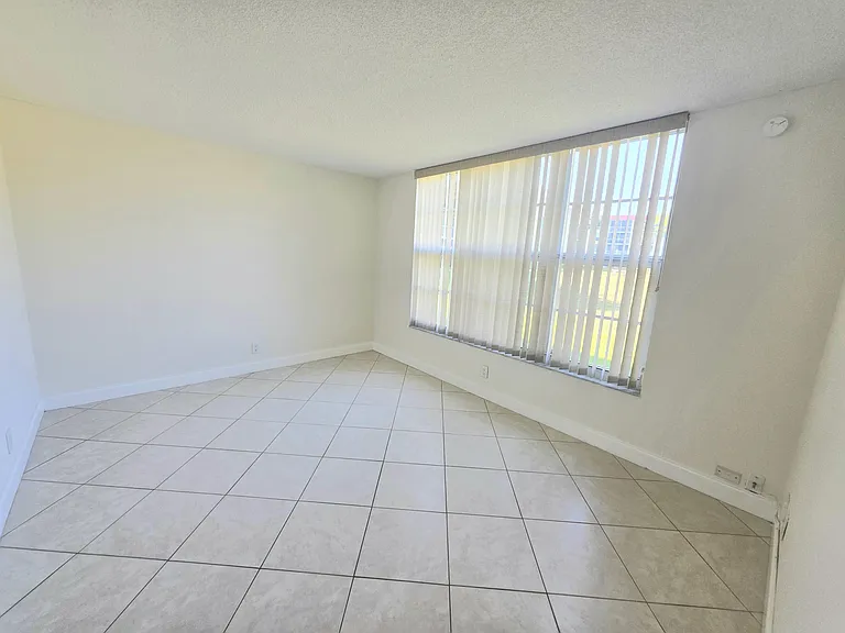 3100 NE 48th Ct #113 — Photo 34
