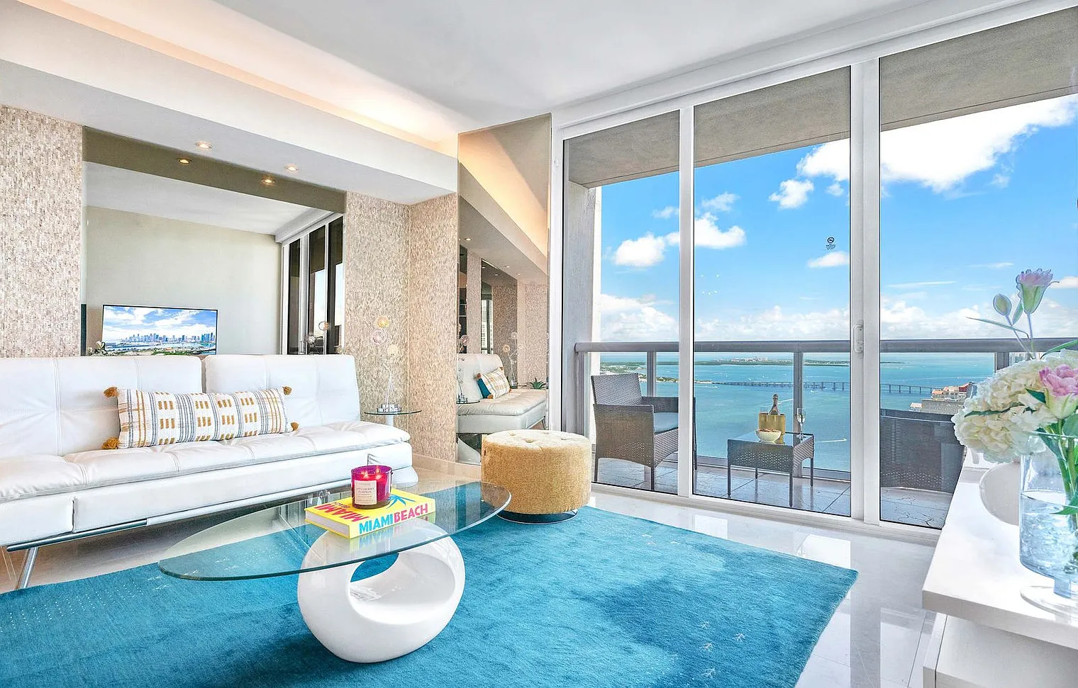 1 bed, 1.0 bath, 947 sqft, $7,301 — Photo 1