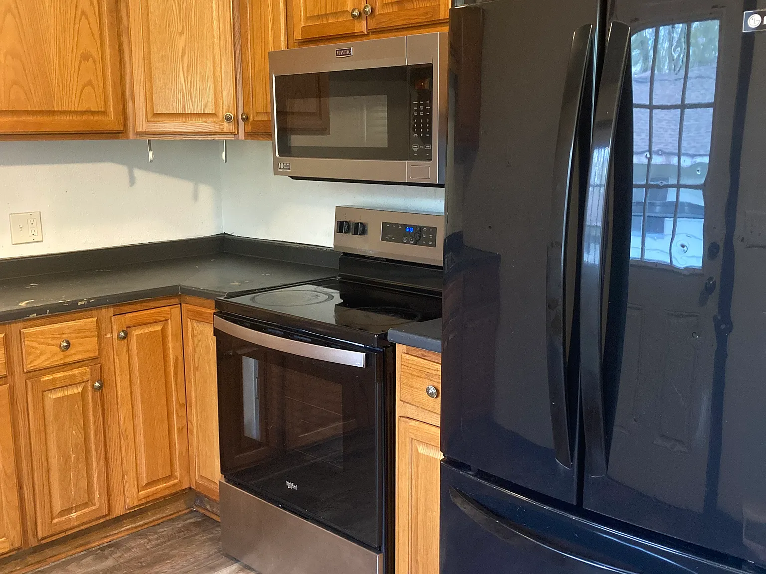 4 bed, 1400 sqft, $2,450 — Photo 3