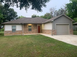 211 Hudgins St, Krum, TX 76249