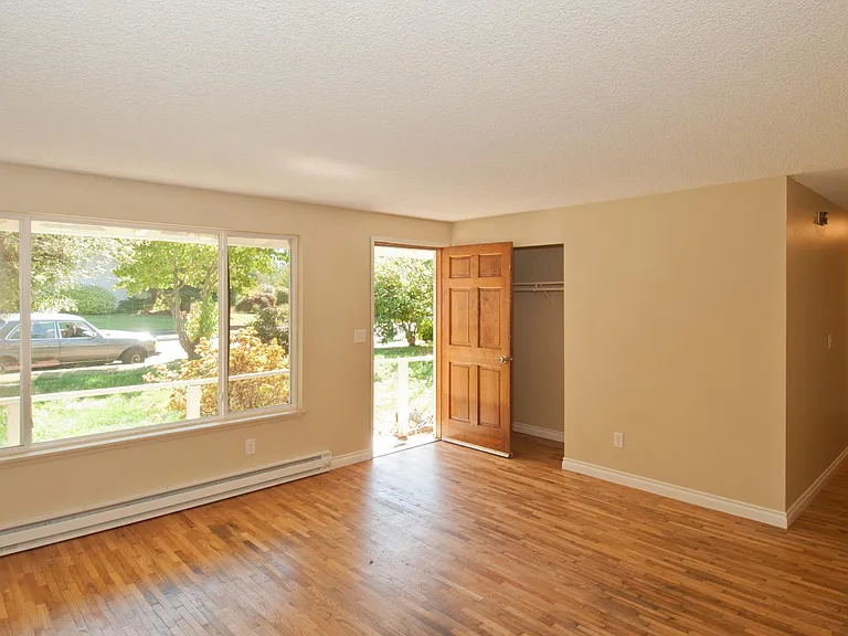 16824 NE 107th St — Photo 3