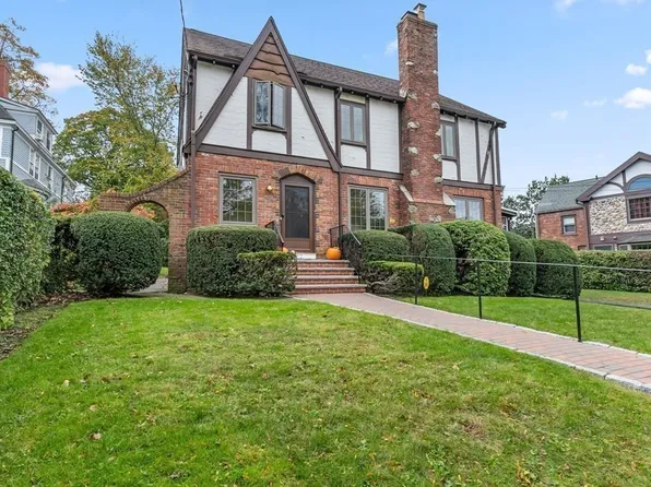 102 Arlington St, Newton, MA 02458