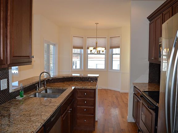 5th image of 34 Amalia Ln