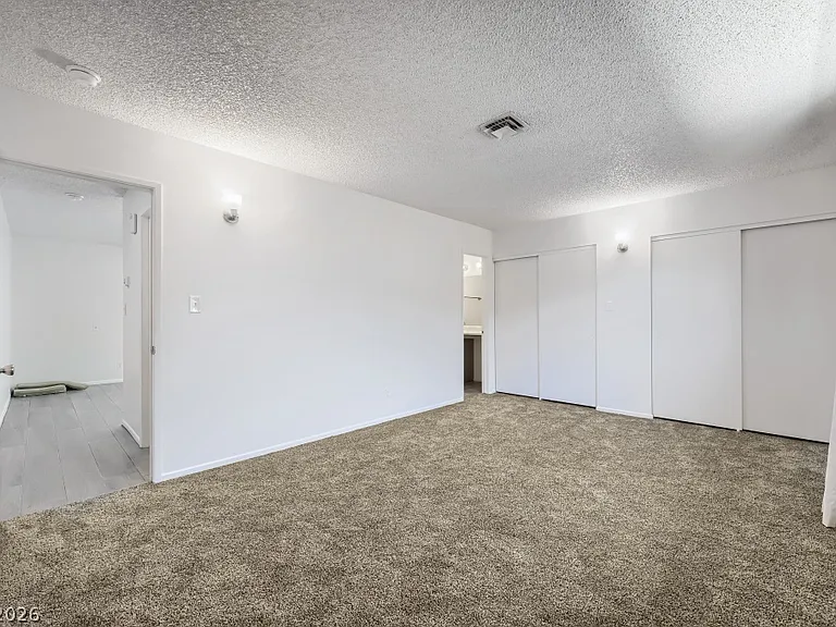 823 Center St — Photo 13