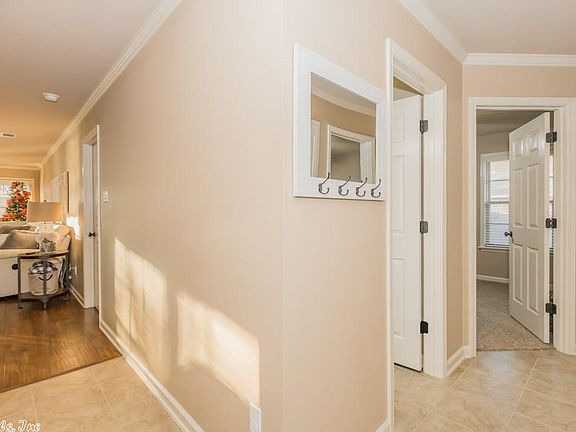 4th image of 17 Windsor Park Dr