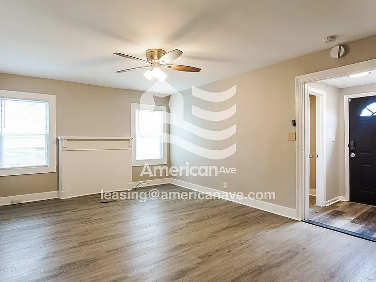 1439719_003_wm_-_living_room_13603046.jpg