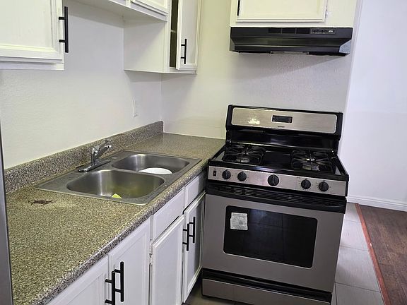 4th image of 136 N Mariposa Ave APT F
