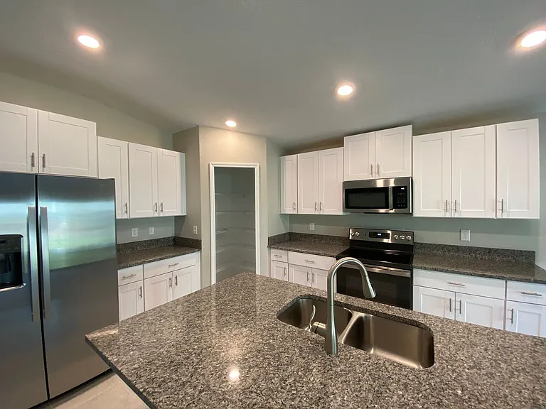 13249 SW 77th Ave — Photo 4