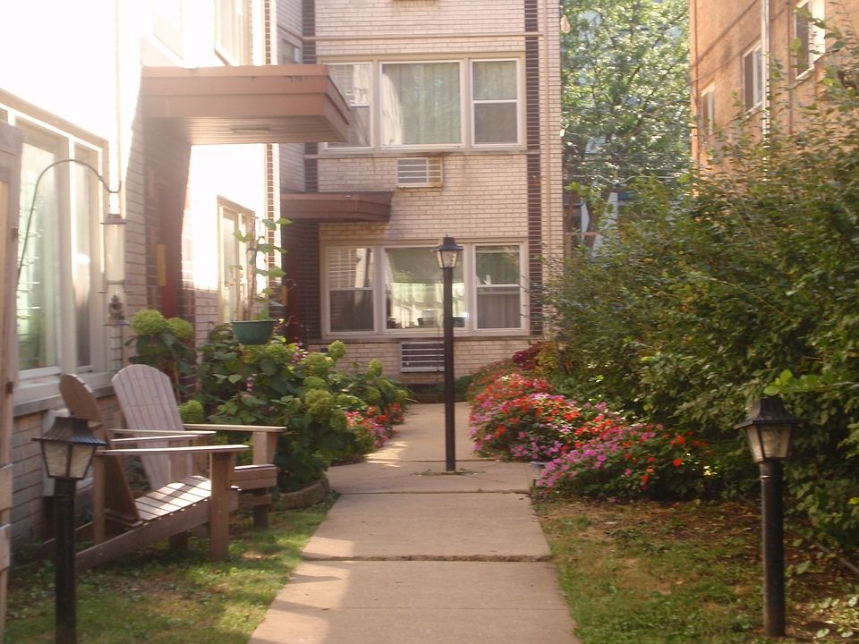 1st image of 1233 W Lunt Ave #1
