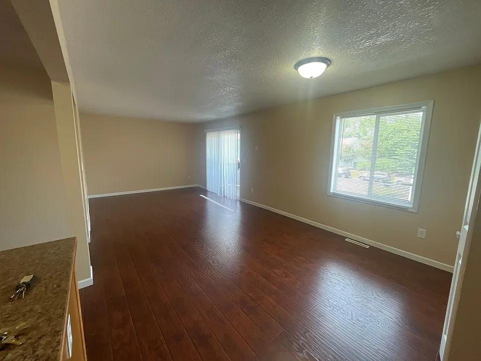 886 Wescott Sq