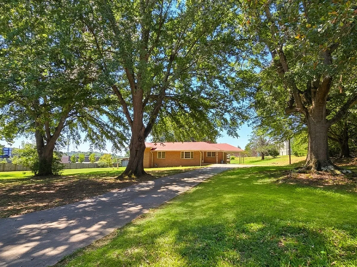 406 Thunder Rd — Photo 4