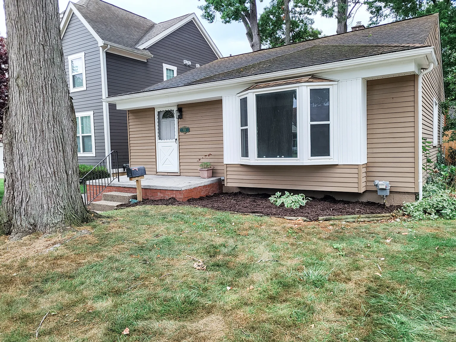 3 bed, 1069 sqft, $2,000 — Photo 2