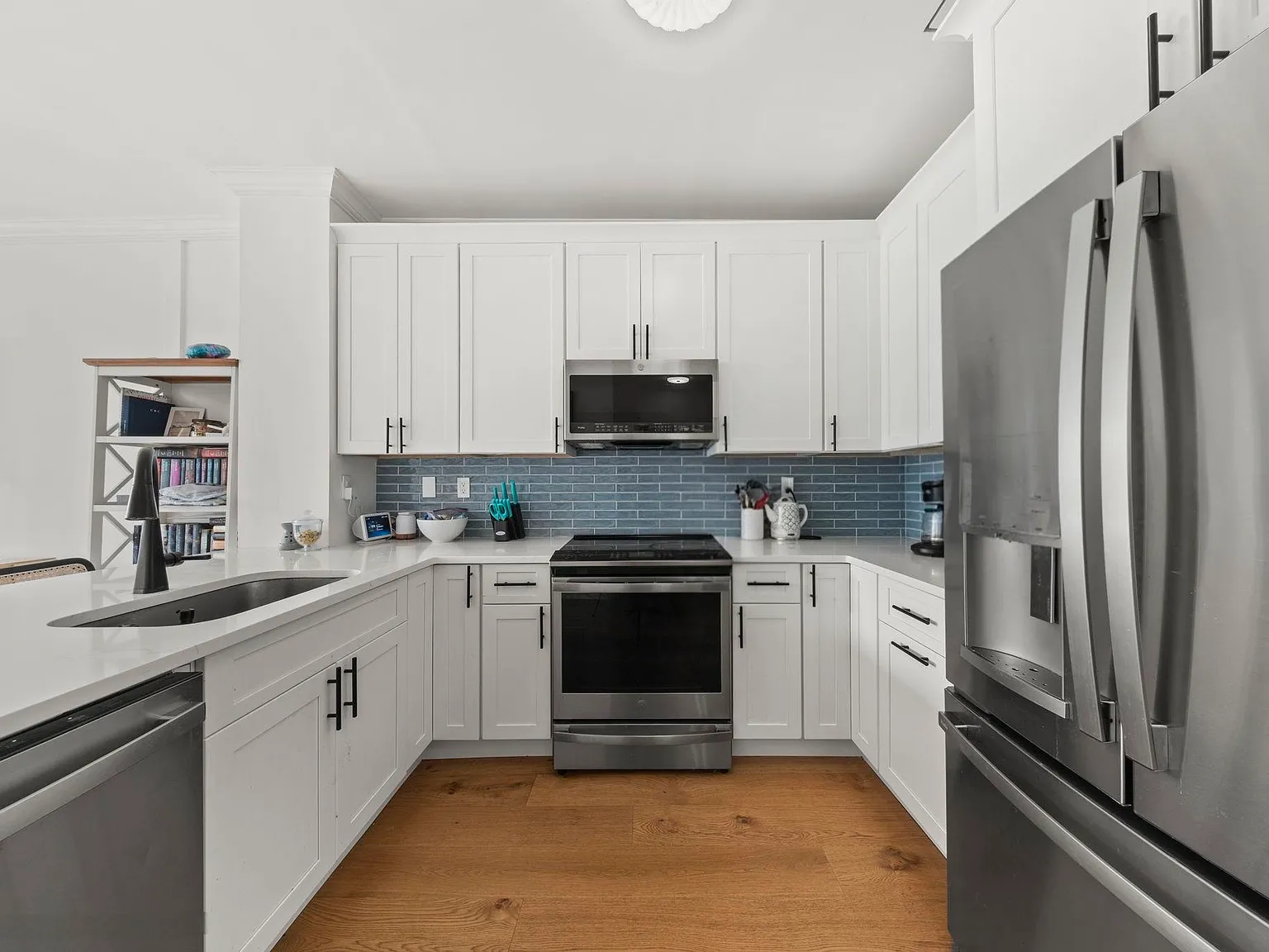 1 bed, 1.0 bath, 767 sqft, $3,850 — Photo 2