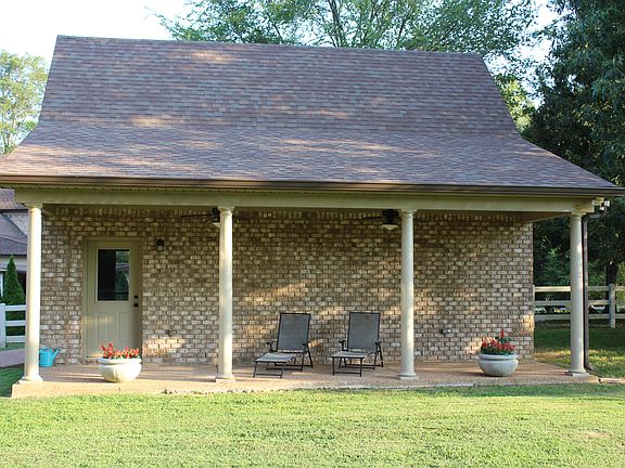 Detached 2 car garage