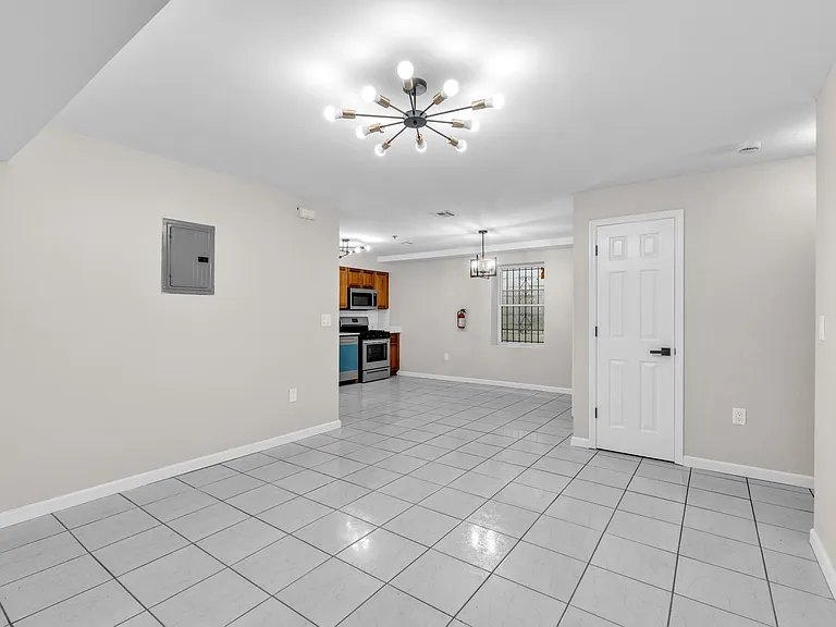 15-17 Wharton St #1 — Photo 3