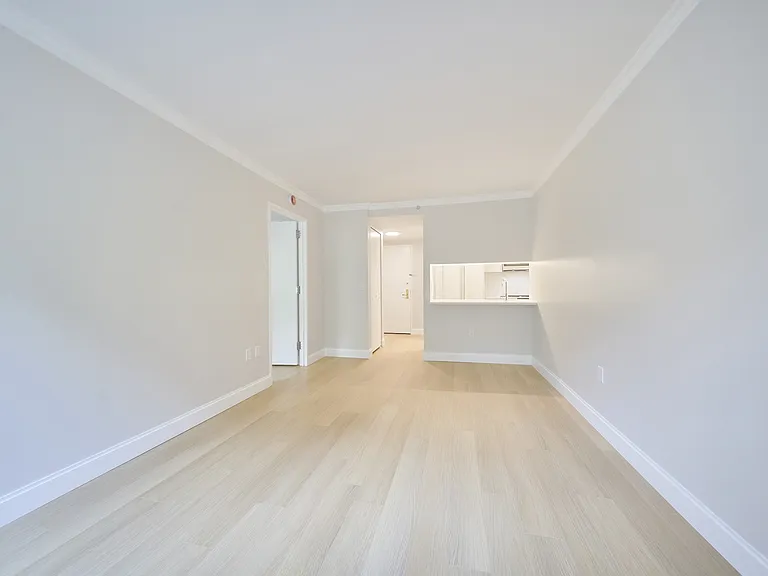 160 Riverside Blvd #304 — Photo 6