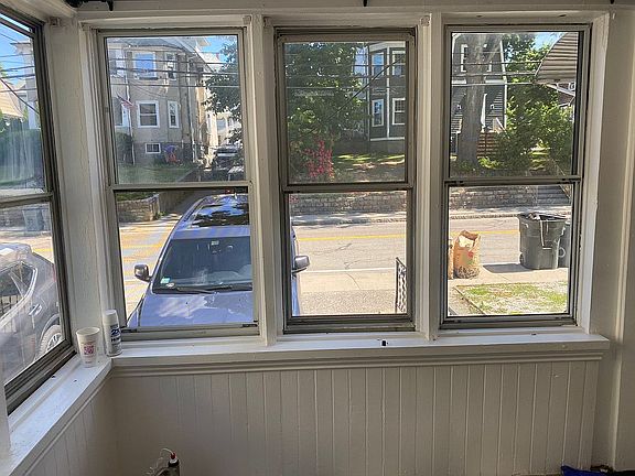 3rd image of 175 Whitwell St #1