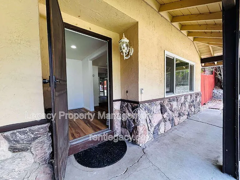493 Dahlia St — Photo 4